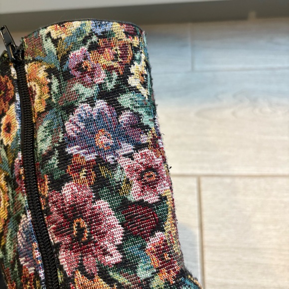 JEFFREY CAMPBELL Calimity Boot in Black Floral Tapestry, Sz 7 - Picture 16 of 16